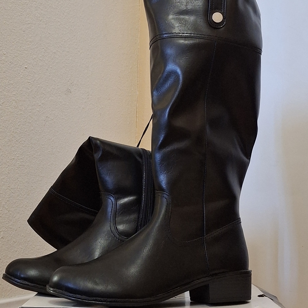 St. John's Bay Dell Wood Black Boot